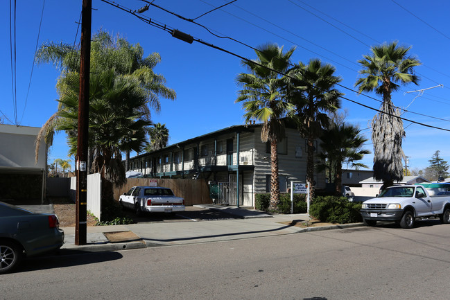 Leslie Gardens in El Cajon, CA - Building Photo - Building Photo