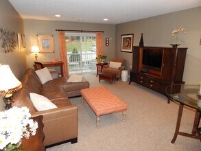 2105 Briarwood Village in Clinton, MA - Building Photo - Building Photo