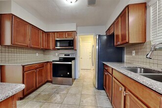 14922 Spring Lake Dr in Houston, TX - Building Photo - Building Photo