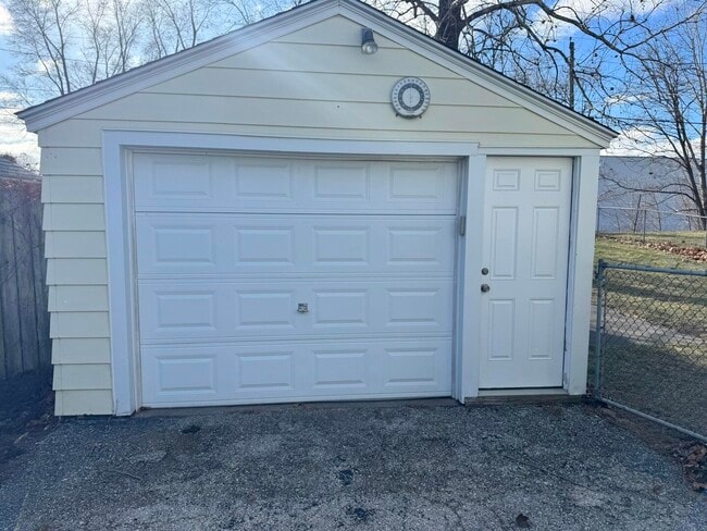 3827 Keota Ave in Davenport, IA - Building Photo - Building Photo