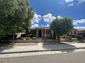 499 Palm Ave in San Jacinto, CA - Building Photo