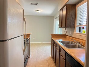 8801 Hammerly Blvd in Houston, TX - Building Photo - Building Photo