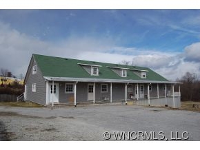 190 Powell St in Hendersonville, NC - Foto de edificio - Building Photo
