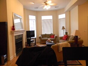 2049 N Sheffield Ave in Chicago, IL - Building Photo - Building Photo