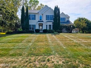 2 Waverly Pl in Clifton Park, NY - Building Photo - Building Photo
