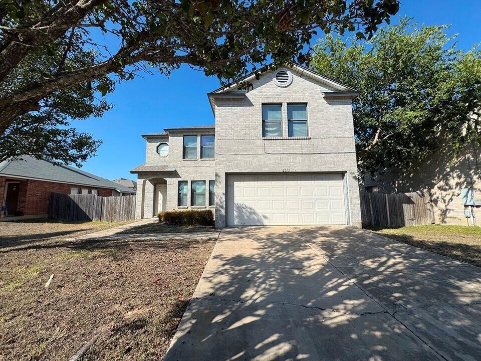 2013 Rim Rock Dr in Leander, TX - Building Photo