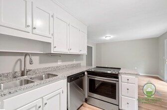 1600 Winding Way in Taylors, SC - Building Photo - Building Photo