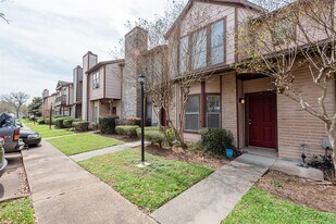 12400 Brookglade Cir in Houston, TX - Building Photo