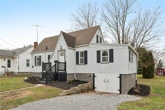 133 N Pearl St in Columbiana, OH - Building Photo - Building Photo