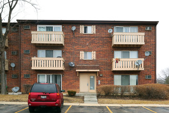 120 Oliver Ct in Schaumburg, IL - Building Photo - Building Photo