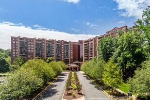 Renaissance 2230 in Falls Church, VA - Building Photo