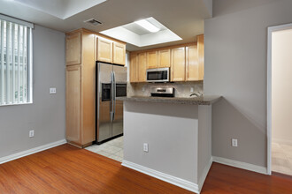 OSM USC Housing in Los Angeles, CA - Building Photo - Interior Photo