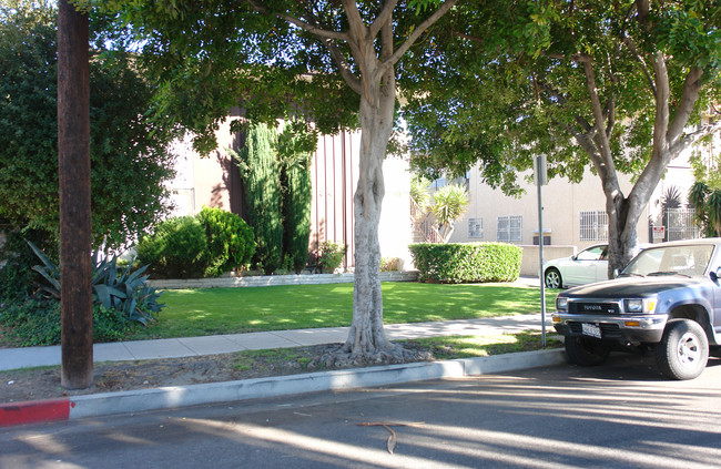 134 Olive St in Glendale, CA - Foto de edificio - Building Photo