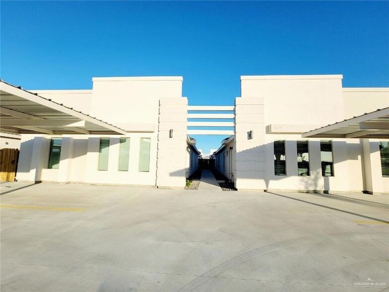 1308 Vani Dr, Unit 2 in Weslaco, TX - Foto de edificio