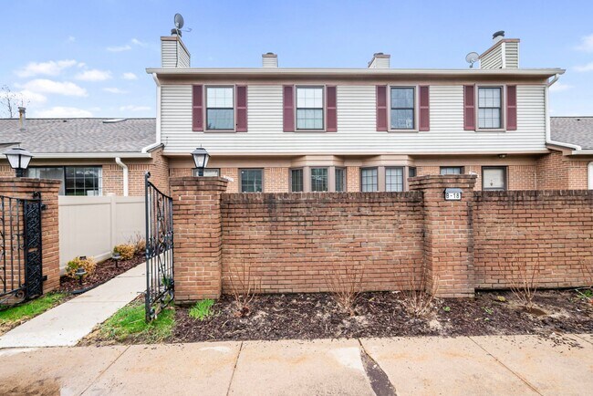 38887 Country Cir in Farmington Hills, MI - Foto de edificio - Building Photo