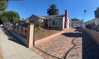 8136 Bellingham Ave in North Hollywood, CA - Building Photo