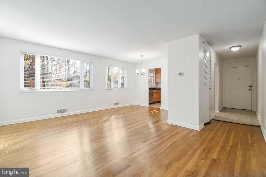 10412 Montrose Ave-Unit -204 in Bethesda, MD - Building Photo
