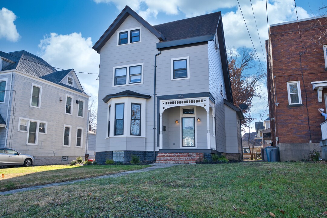 1907 Mentor Ave in Cincinnati, OH - Building Photo