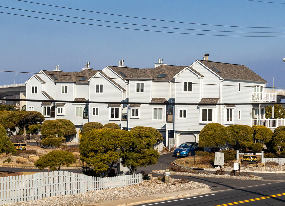 174 Ocean Ave in Sea Bright, NJ - Building Photo