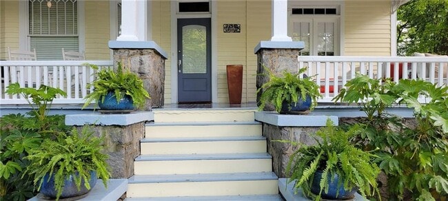 743 St Charles Ave NE in Atlanta, GA - Building Photo - Building Photo