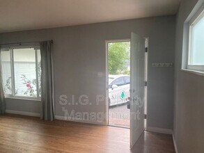 3117 Fairmount Ave in Montrose, CA - Building Photo - Building Photo