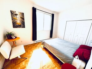 4846 Rue Sainte-Catherine E in Montréal, QC - Building Photo - Building Photo