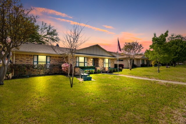 2420 Pinehurst Ln in Mesquite, TX - Building Photo