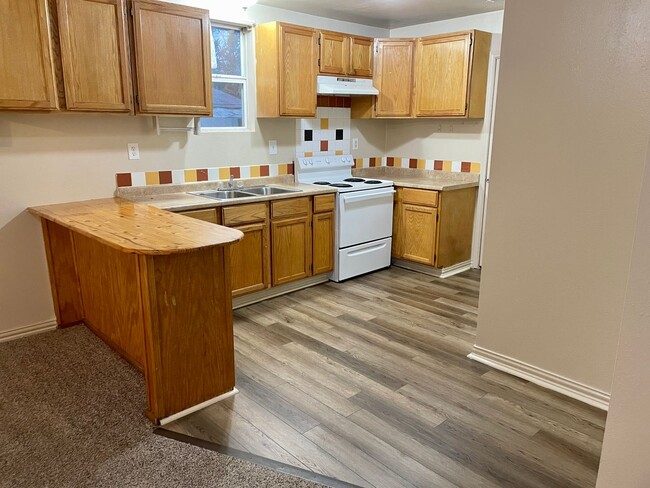 103 Morris Ave in Omaha, TX - Building Photo - Building Photo