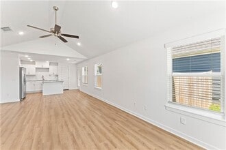 5895 W Holdcroft Dr in Fayetteville, AR - Building Photo - Building Photo