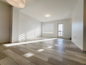 1107 Cy Becker Rd NW in Edmonton, AB - Building Photo - Building Photo