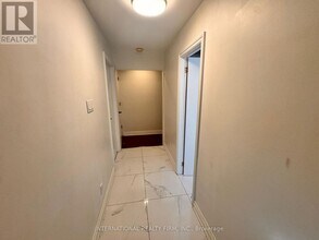 14 Blue Spruce Ln in Markham, ON - Building Photo - Building Photo