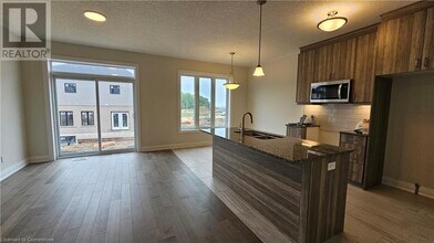 221 Benninger Dr in Kitchener, ON - Building Photo - Building Photo