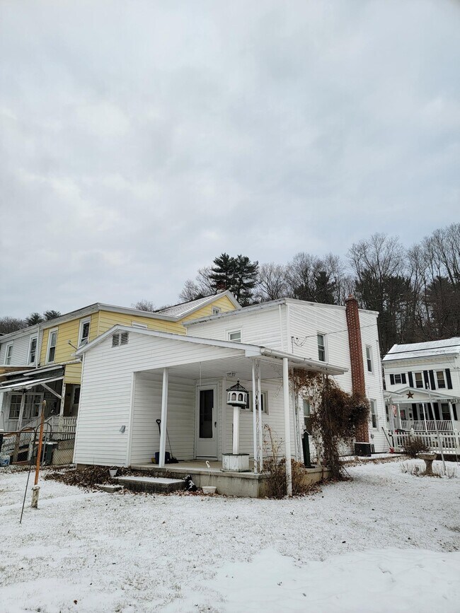 213 W Main St in Tremont, PA - Building Photo - Building Photo