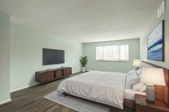 LaRonja Apartments in Lakewood, CO - Foto de edificio - Building Photo