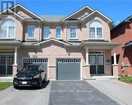 733 John Cole Ct in Newmarket, ON - Building Photo