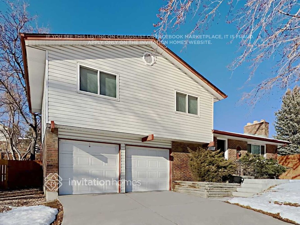 8277 Quay Ct in Arvada, CO - Building Photo