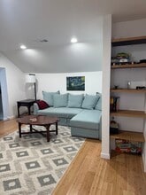 9 W Center St, Unit 2 in Northampton, MA - Building Photo - Building Photo