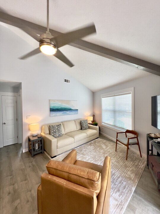 213 Oleander Ct in Panama City Beach, FL - Building Photo