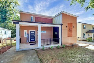 2016 Brewton Dr in Charlotte, NC - Building Photo