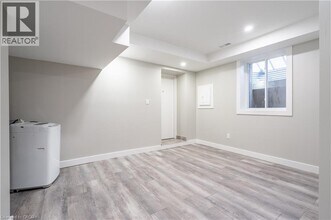 70 Victoria Ave S in Hamilton, ON - Building Photo - Building Photo