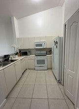 1666 SE 27th Ct in Homestead, FL - Foto de edificio - Building Photo