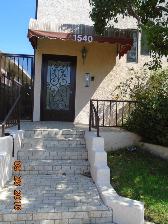 1540 Brockton Ave in Los Angeles, CA - Building Photo