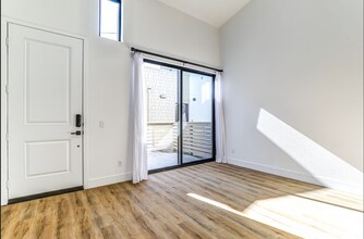 Girard Lofts in La Jolla, CA - Building Photo - Building Photo