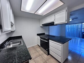 6864-6866 Trovita Way in Citrus Heights, CA - Building Photo - Building Photo