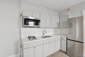 1212 Bates Ave in Cincinnati, OH - Building Photo - Building Photo
