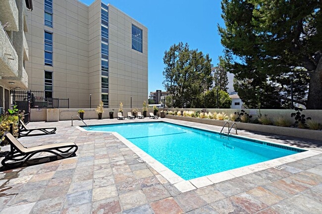 10982 Roebling Ave, Unit 520 in Los Angeles, CA - Building Photo - Building Photo