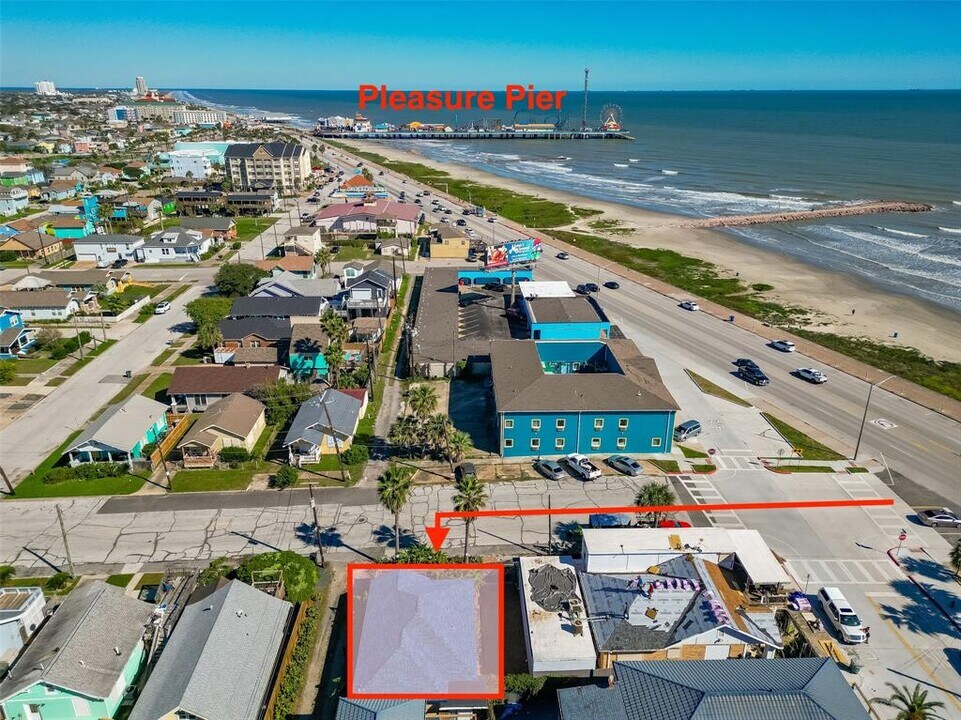 2415 31st St in Galveston, TX - Building Photo