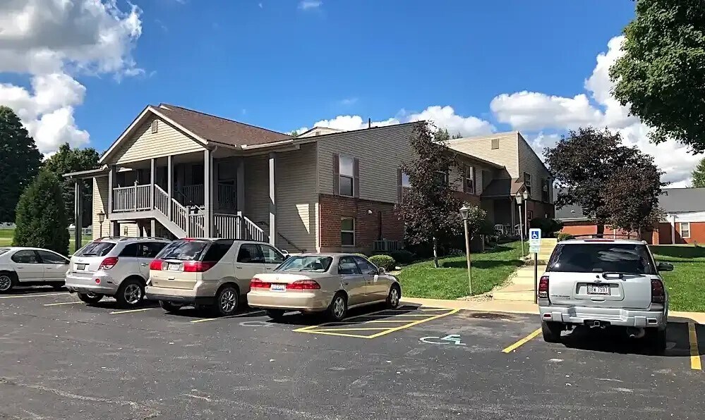 201 W Main St in Lexington, OH - Building Photo
