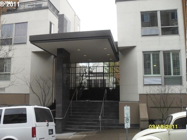 Clay Street Commons in Portland, OR - Foto de edificio - Building Photo