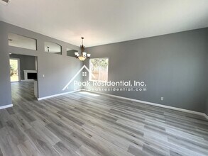 6605 Rabbit Hollow Way in Elk Grove, CA - Building Photo - Building Photo